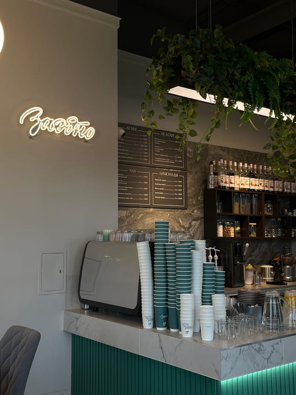 Morning coffee service observed at Krasnoyarsk cafe