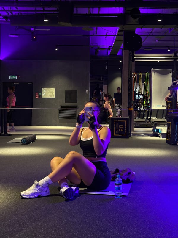 Woman takes workout selfies at Podolsk gym