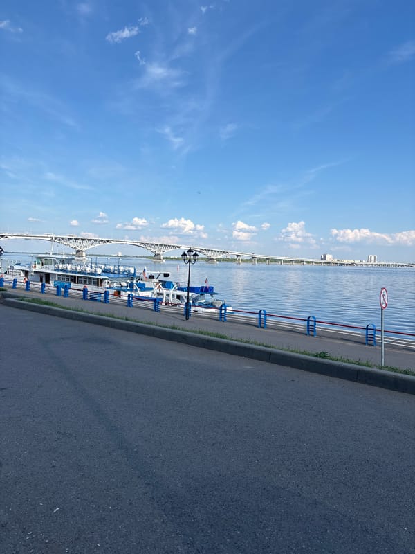 Afternoon riverside scenes documented along Saratov's Volga waterfront