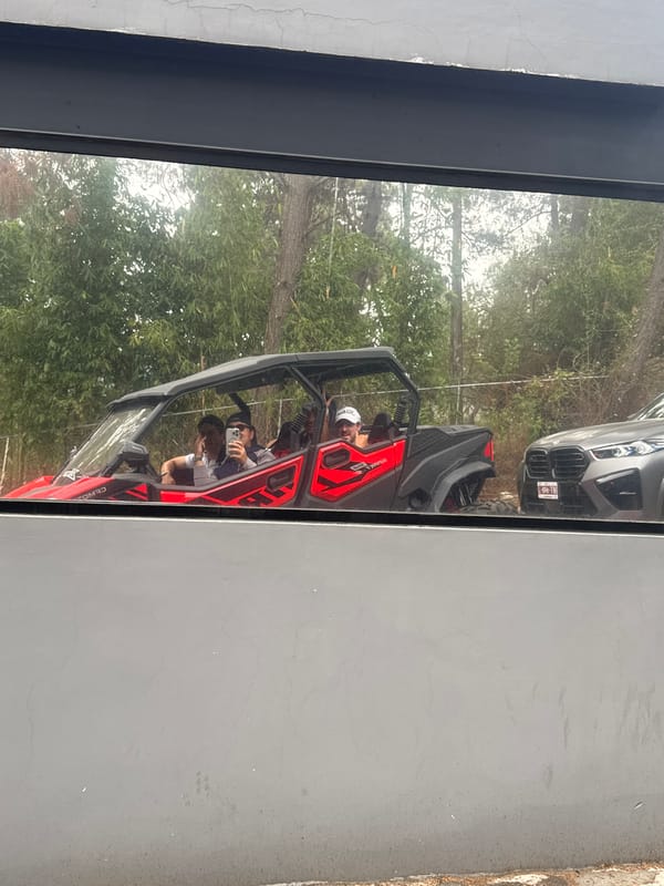 Off-road vehicle spotted in window reflection in Avandaro