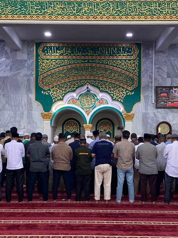 Morning prayers inside Lhokseumawe's Baiturrahman Grand Mosque