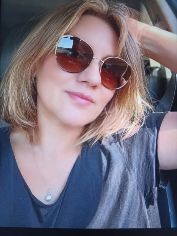 Morning selfies and a Pomeranian at the window, Chekhov-2