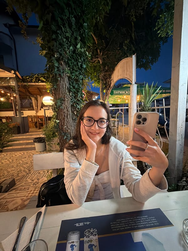 Outdoor dining in Kiten, phones out at the table