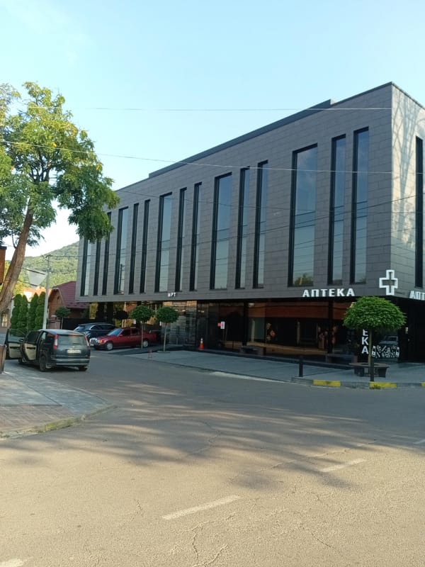 Street-level look at central Tiachiv on a sunny afternoon