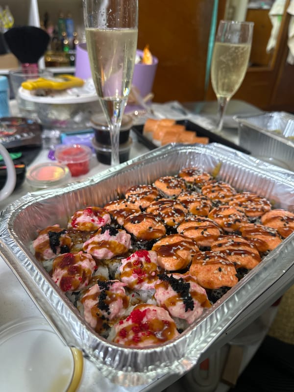 Cat and sushi lunch documented in Pushkino home