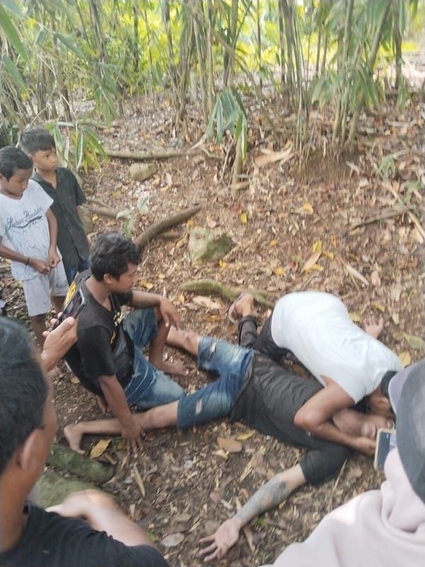 Community gathering with cooking setup in Pereng forest