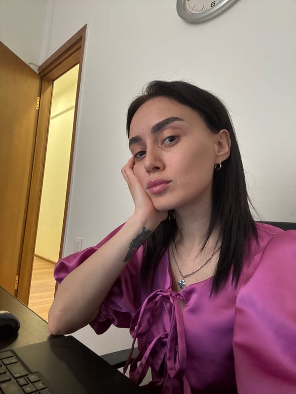 Woman photographed multiple times in Tbilisi morning session