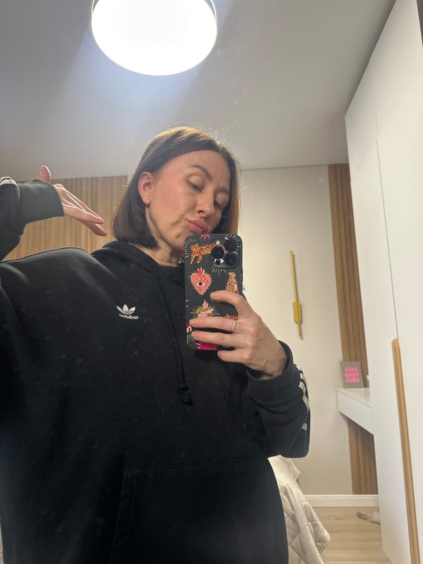 Woman documents daily life around Votkinsk through selfies, shopping