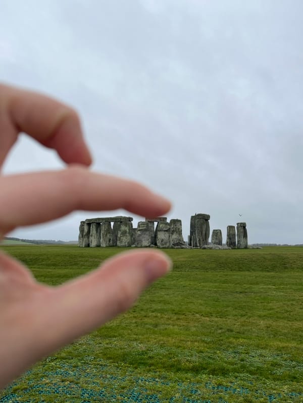 Tourist captures forced perspective photo at Stonehenge
