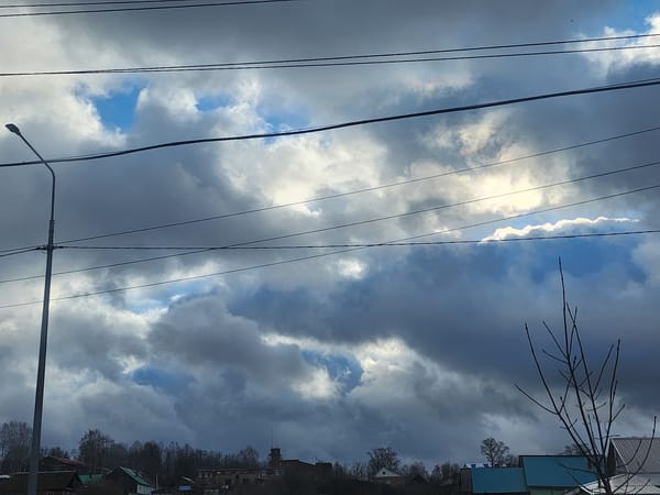 Dramatic skies documented over Russian village during morning hours