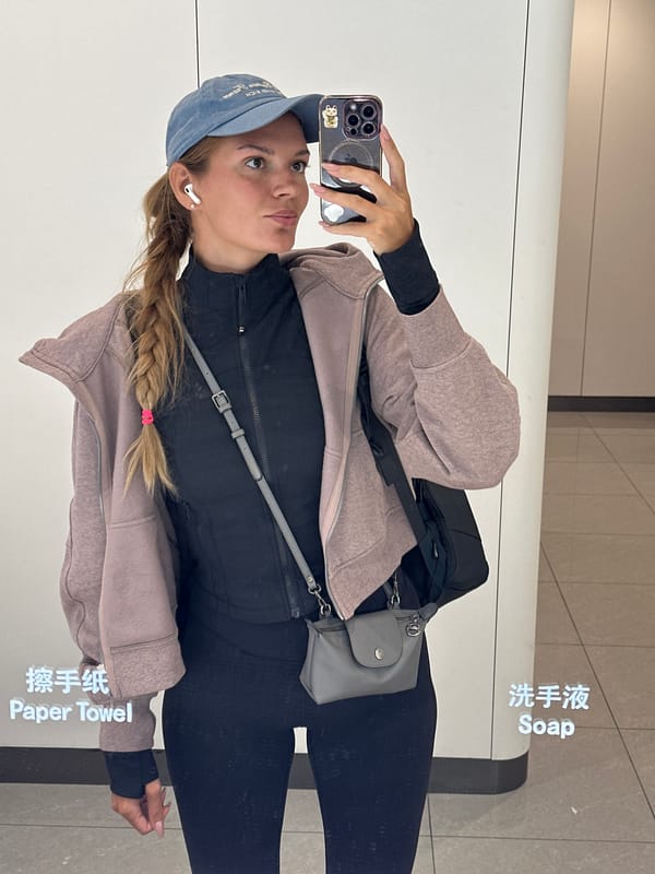 Ordinary moments captured in Jianyang: restroom selfie, airport observation