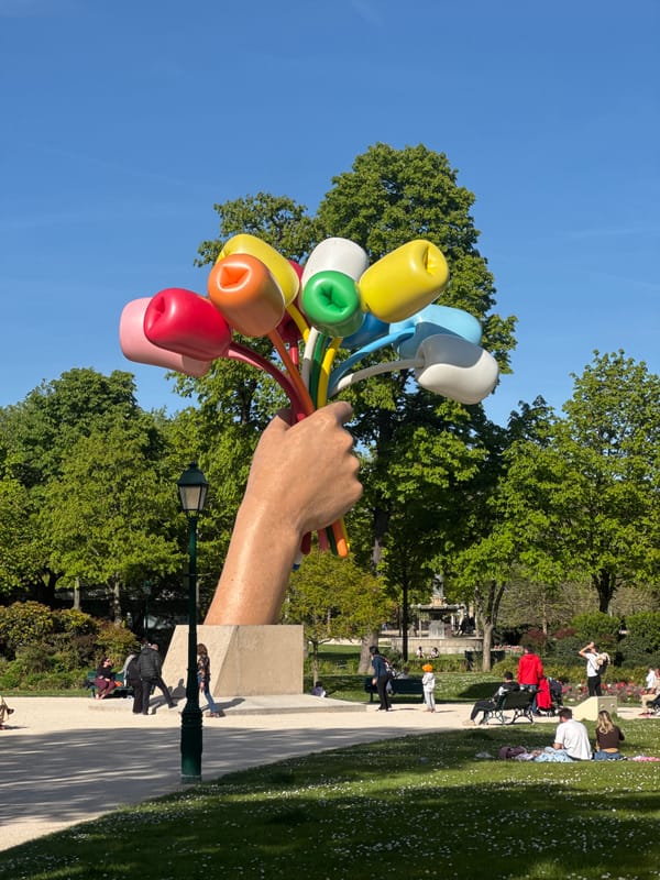 Visitor captures selfie at Tuileries Garden balloon sculpture