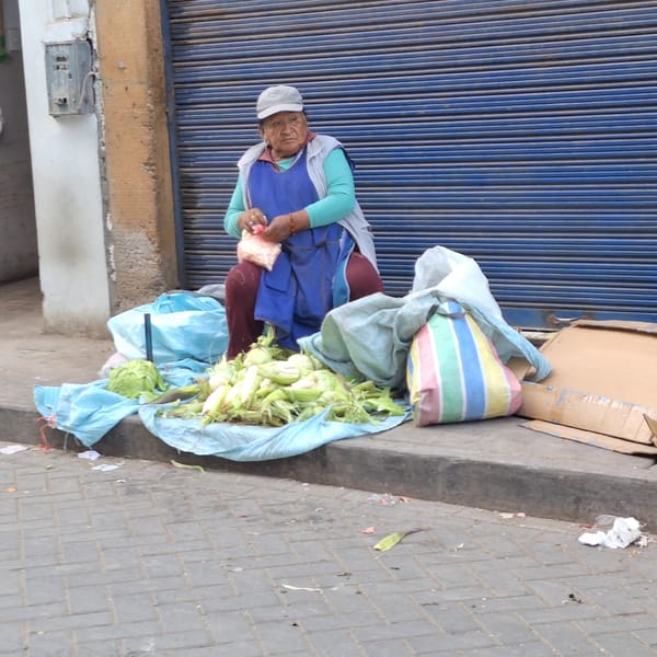 Evening street scene captures daily life in José Luis Bustamante
