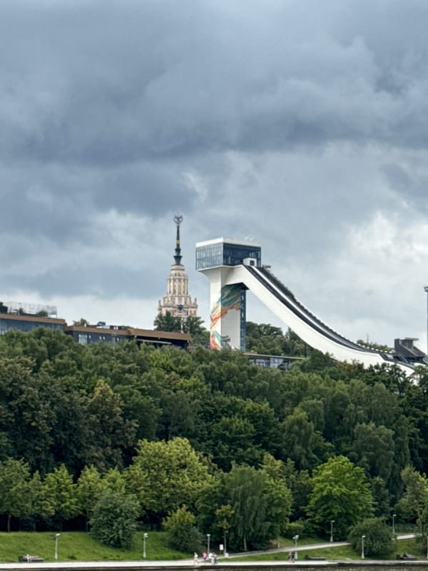 Tour boats and riverside views along the Moscow River