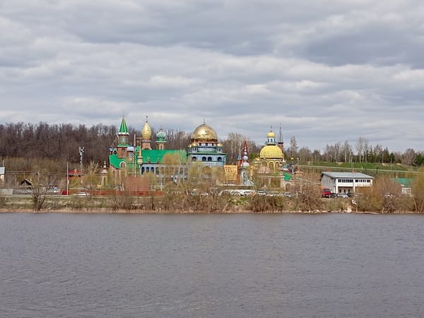 Kazan riverfront captured by witnesses over 10-minute span