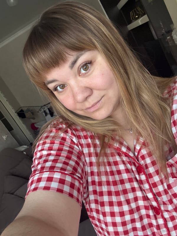 Selfies and street scenes on a summer afternoon in Stary Oskol