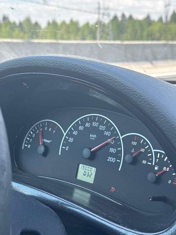 Woman photographed driving 150 km/h near Perm, Russia