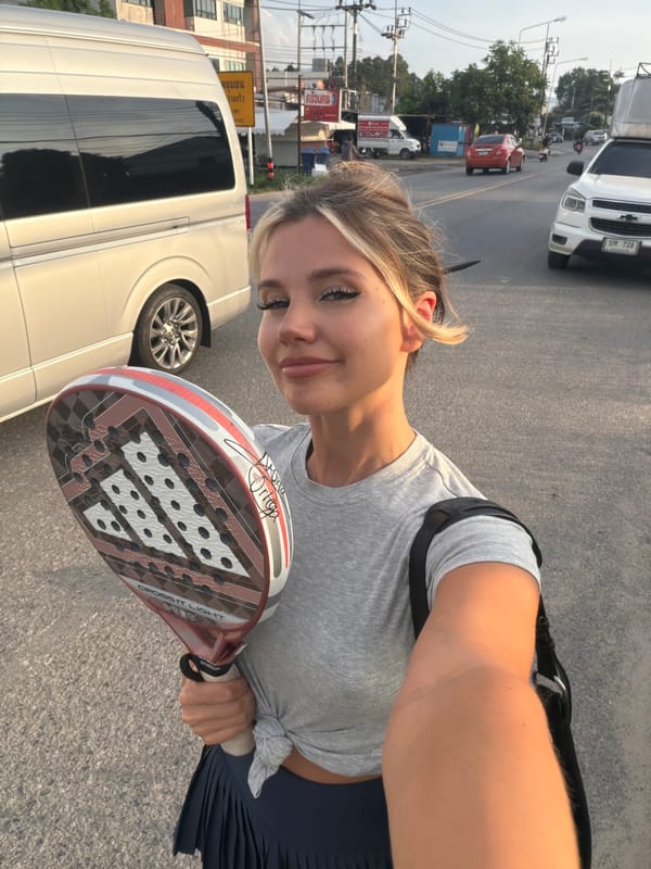 Padel racket in hand on a Thep Krasatti street
