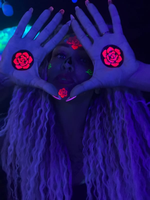 Portrait session with UV face paint captured in Noviy