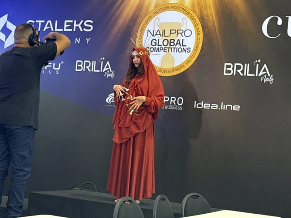 Beauty trade show draws crowds in São Paulo