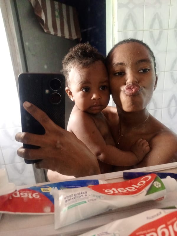 Woman takes playful selfie series in Keffi, Nigeria
