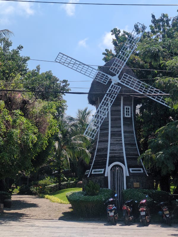Early morning scenes document everyday life in Phú Quốc