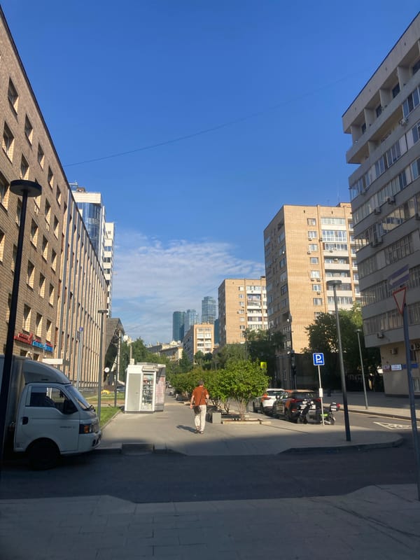 Moscow morning street scenes captured by single witness