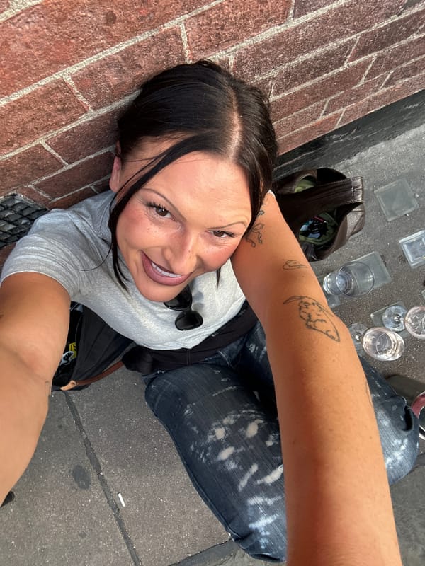 Casual summer afternoon with rosé and selfies in London