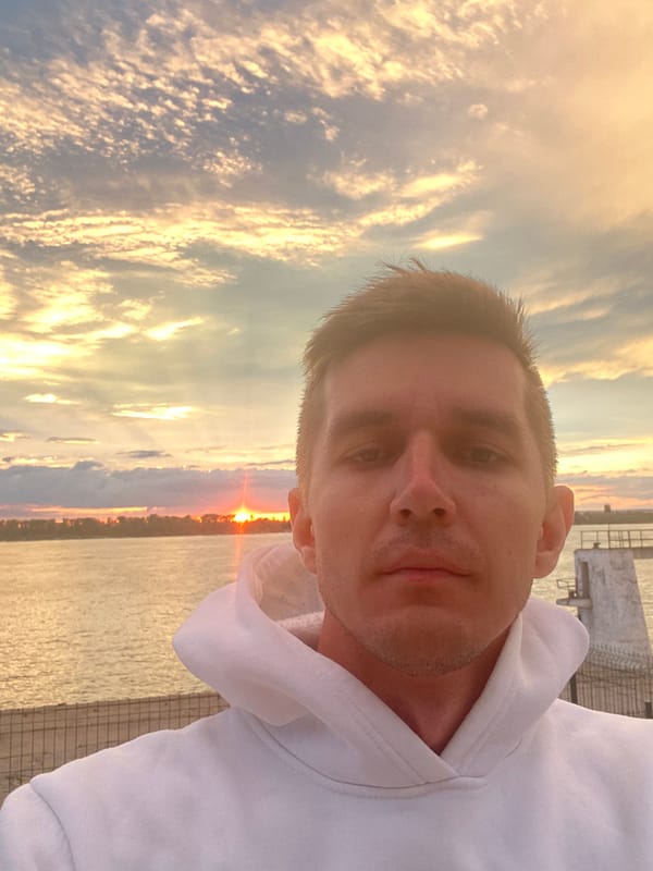 Summer solstice sunset along the Novokuybyshevsk waterfront promenade