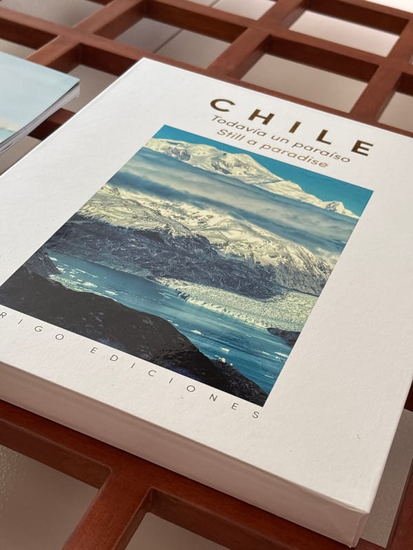 Residential reading collection documented in Ancón home