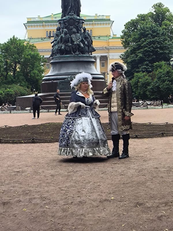 Morning tour around Catherine the Great monument and St. Petersburg landmarks