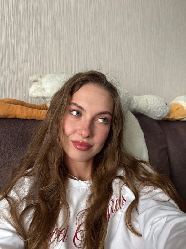 Woman takes selfies in Perm residence during brief photo session