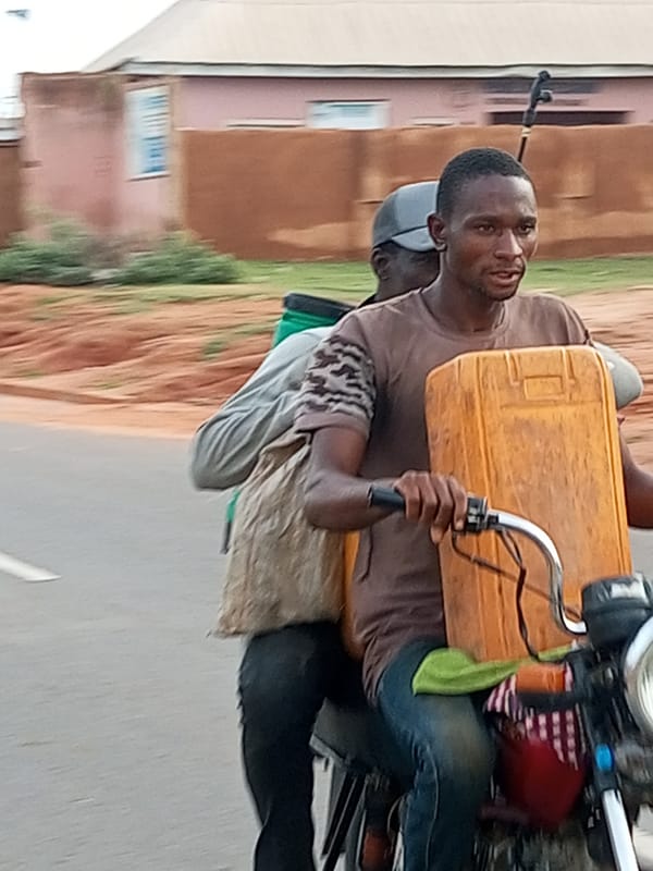 Everyday street scene in Arawa, Nigeria