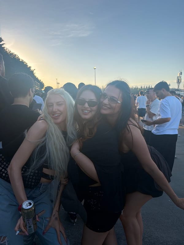 Large crowd gathers for concert event in Başakşehir stadium
