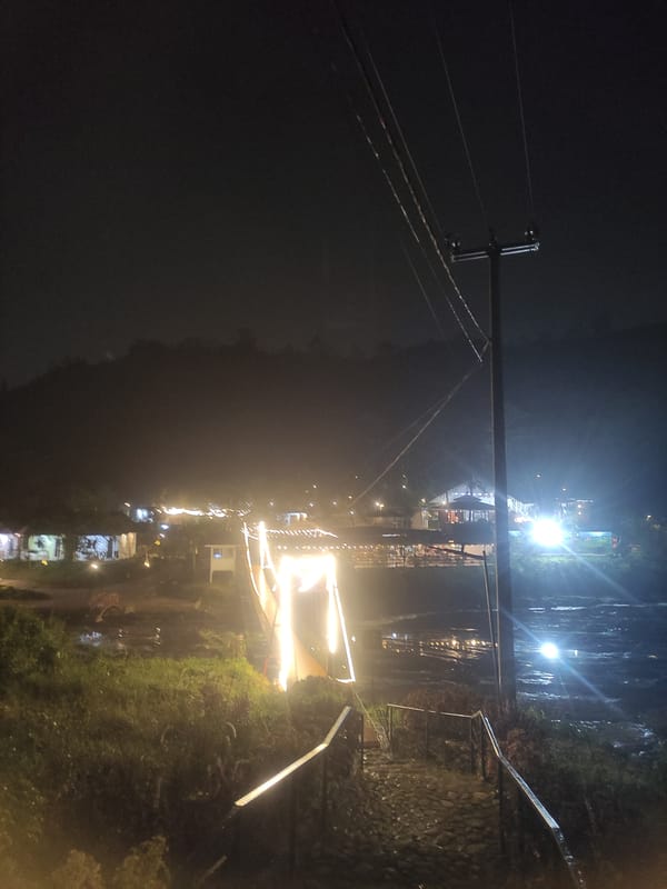 Evening dining and bridge walk documented in Babakan Madang