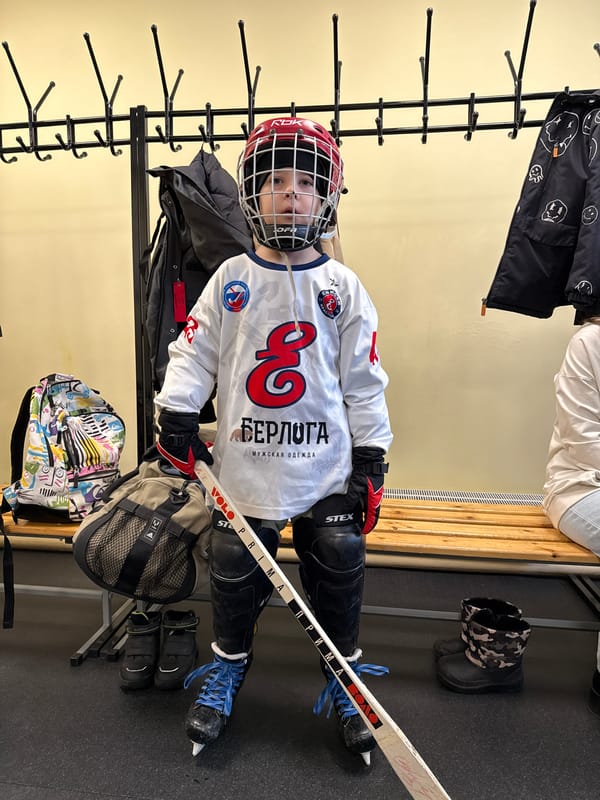 Youth hockey player spotted at snowy Krasnoyarsk stadium