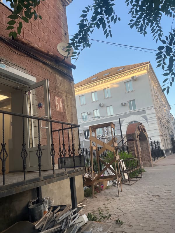 Street-level views of a Voronezh neighborhood on a clear afternoon