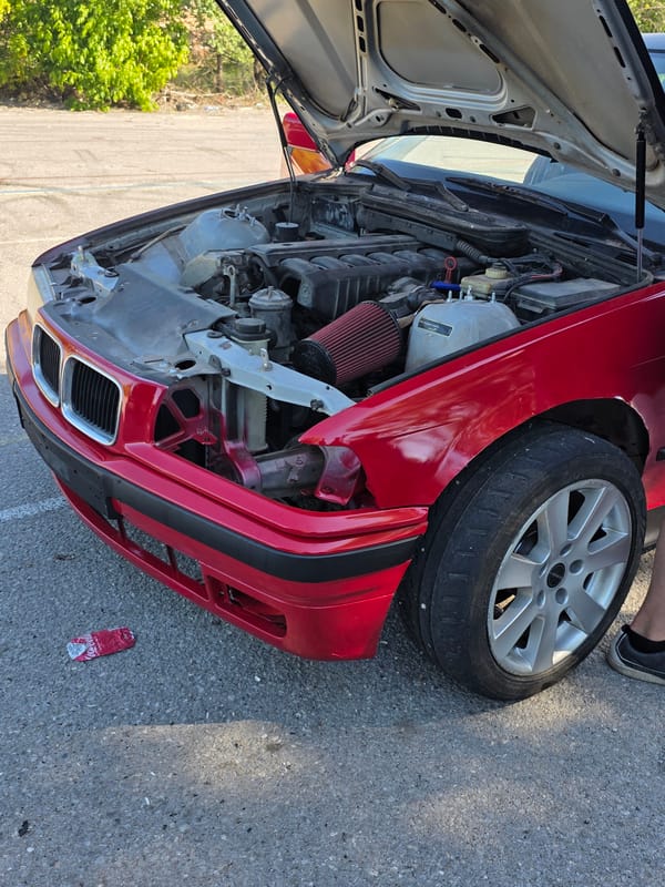 Vehicle breakdown and repair activity observed in Vidin, Bulgaria