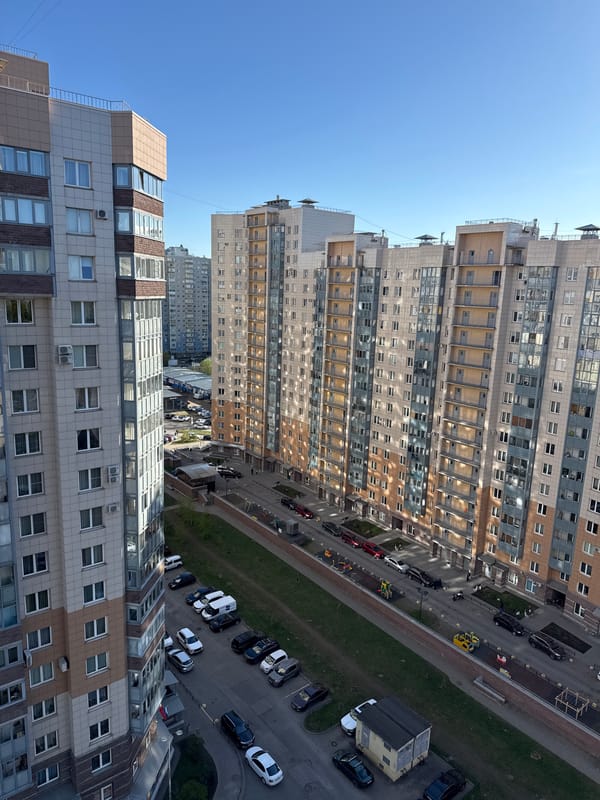 Morning glimpses of Russian city life captured by witness
