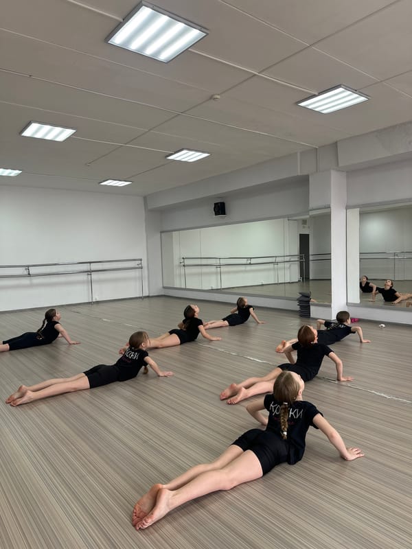 Young dancers practice early morning routine in Votkinsk studio