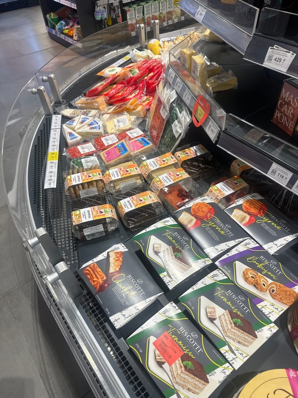 Routine grocery shopping and street scenes documented in Ternopil