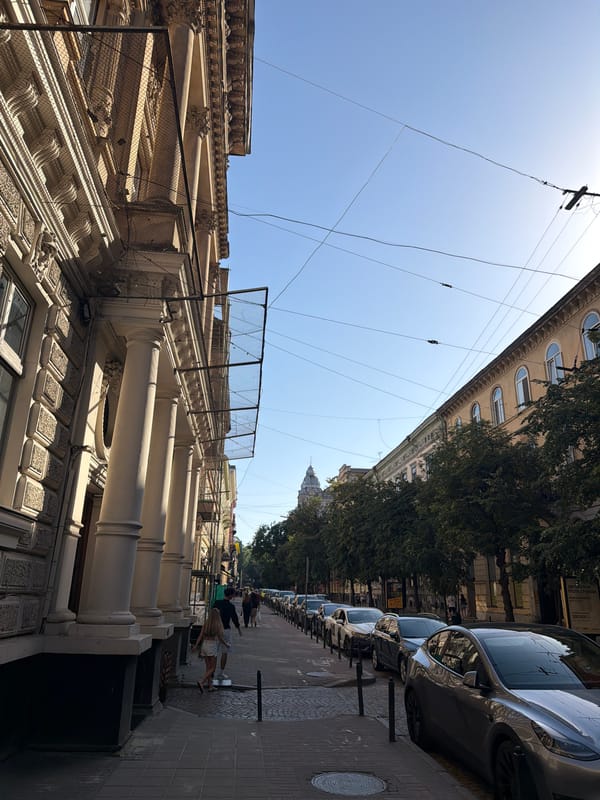 Lviv afternoon: street life and esports on a big screen