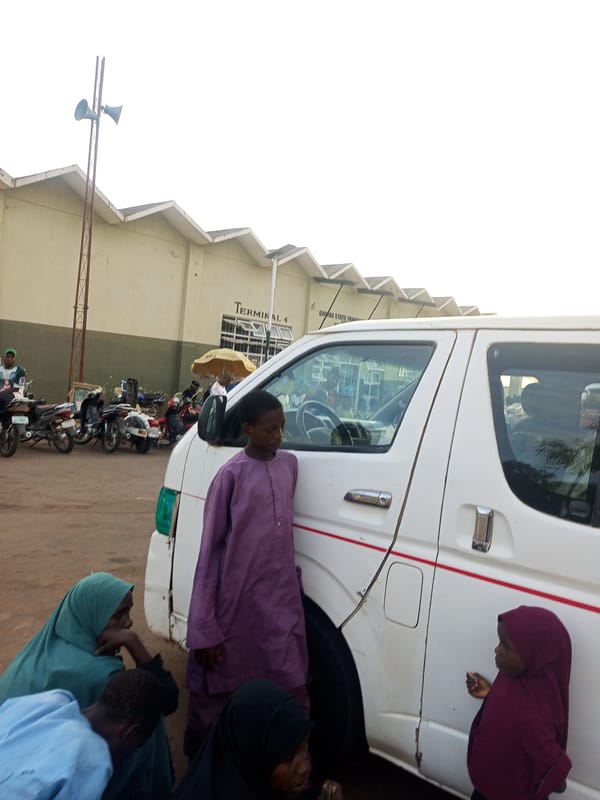 Morning rush hour activity documented at Niger transportation hubs