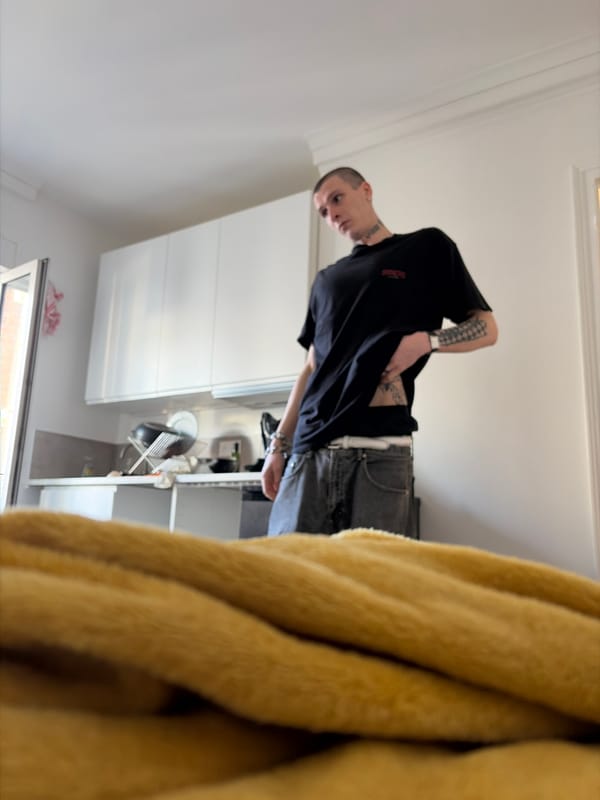 Apartment life documented over four hours in Paris