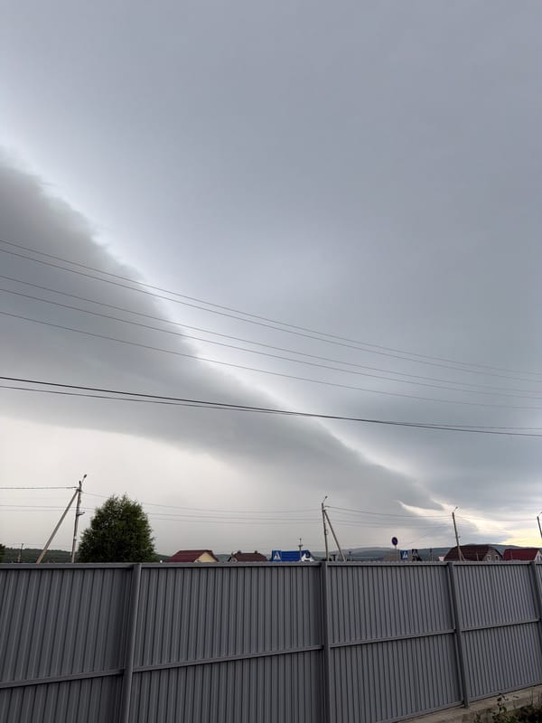 Shelf cloud moves over a quiet neighborhood as rain approaches