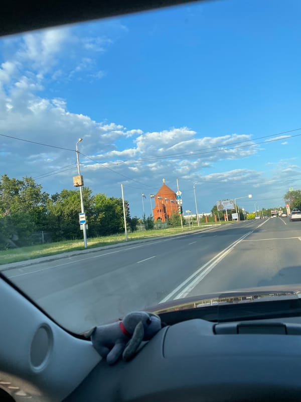 Saratov sightseeing: airport, city overlook, and playground stops
