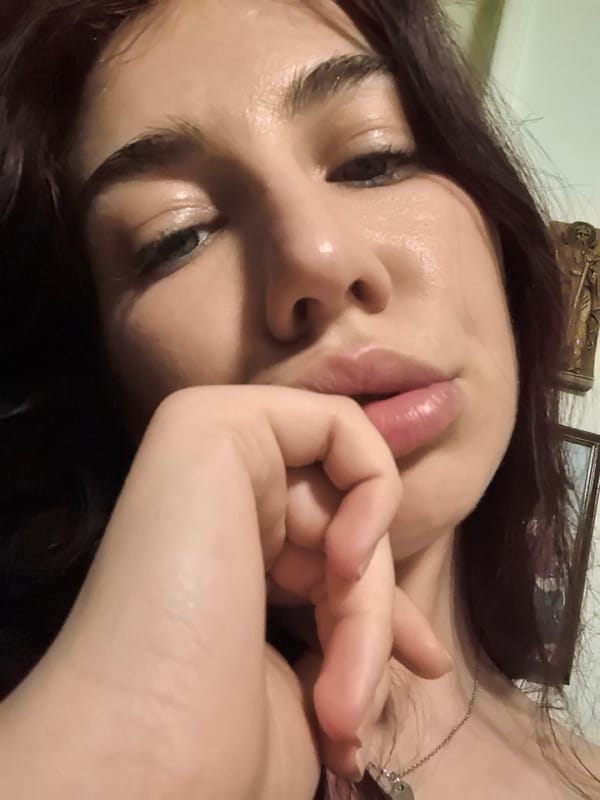 Woman captures series of selfies during 26-minute period