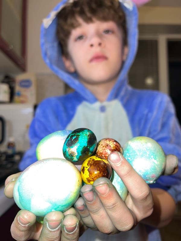 Spring day moments captured in snowy Noviy, Russia