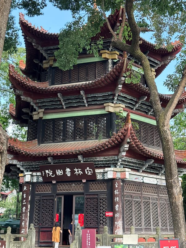 Temple ceremony with hundreds of candles in Chengdu