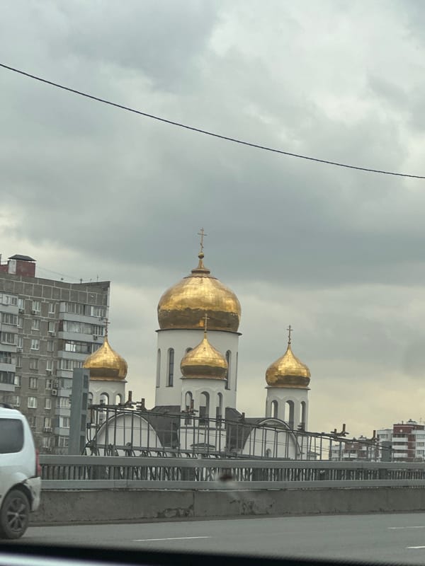 Moscow street scenes documented by witnesses on April 8